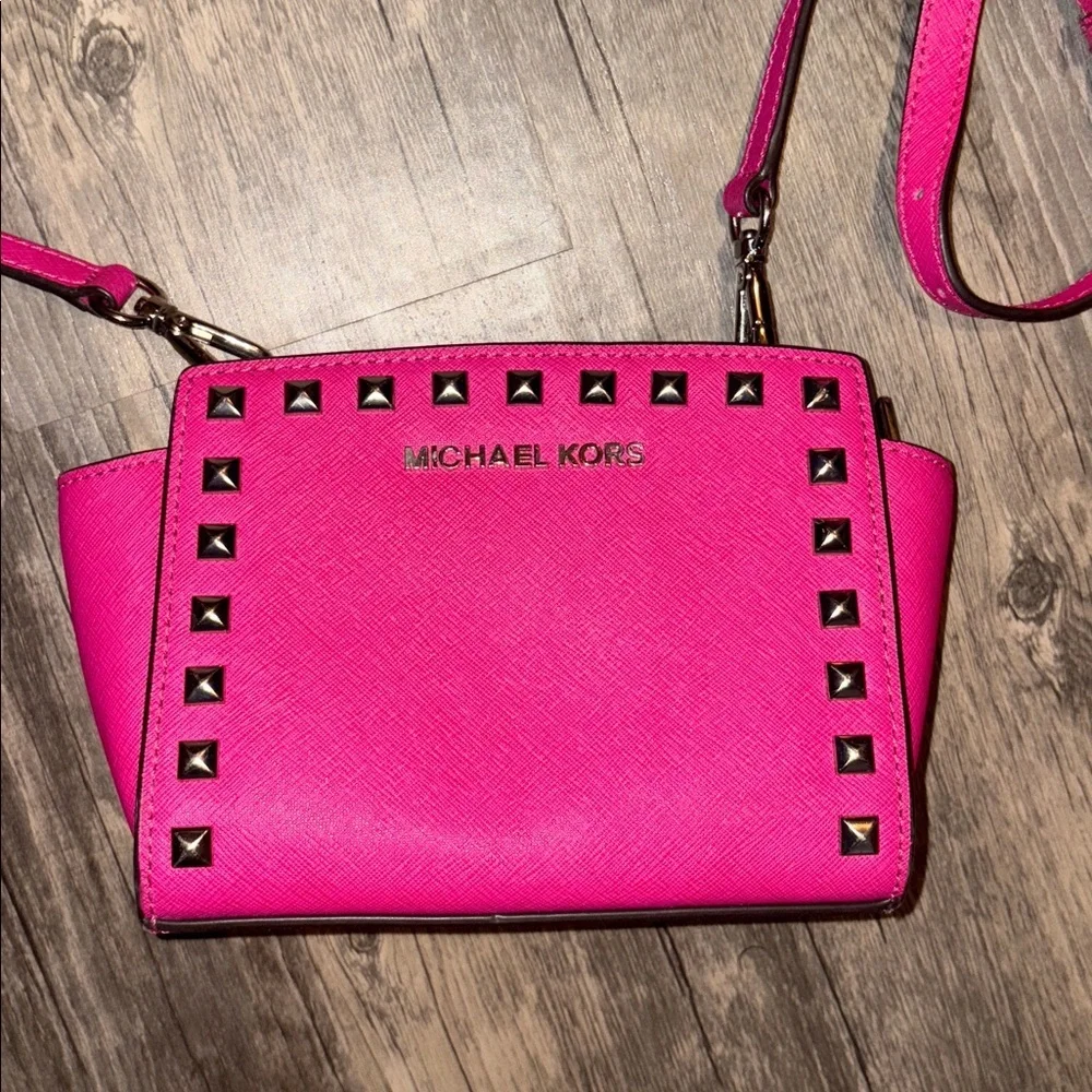 Michael Kors Fuchsia Leather Small Selma Crossbody Bag NWOT - Picture 2 of 8